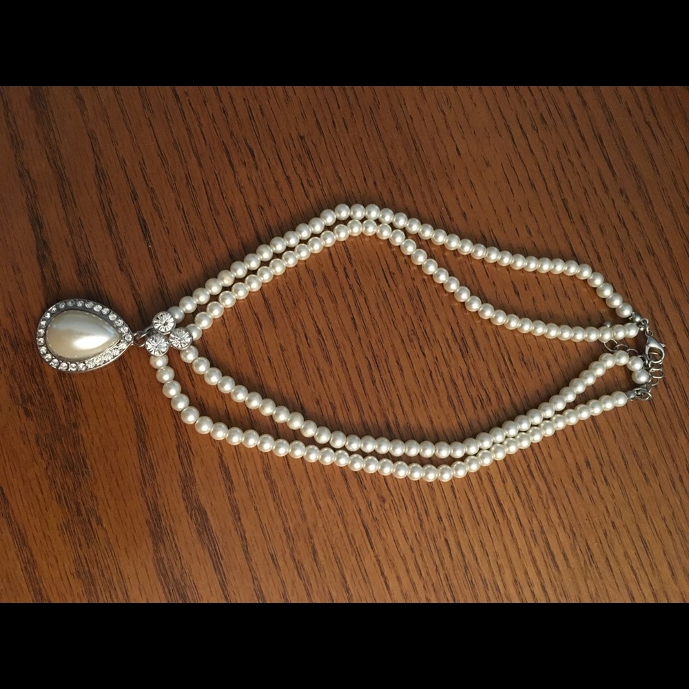 Necklace and earring set